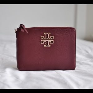 Tory Burch - Britten Large Zip Pouch/Wristlet